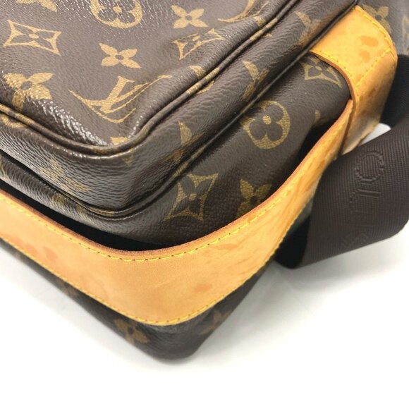 LOUIS VUITTON Brown Monogram Canvas Messenger Shoulder Bag - Picture 5 of 16